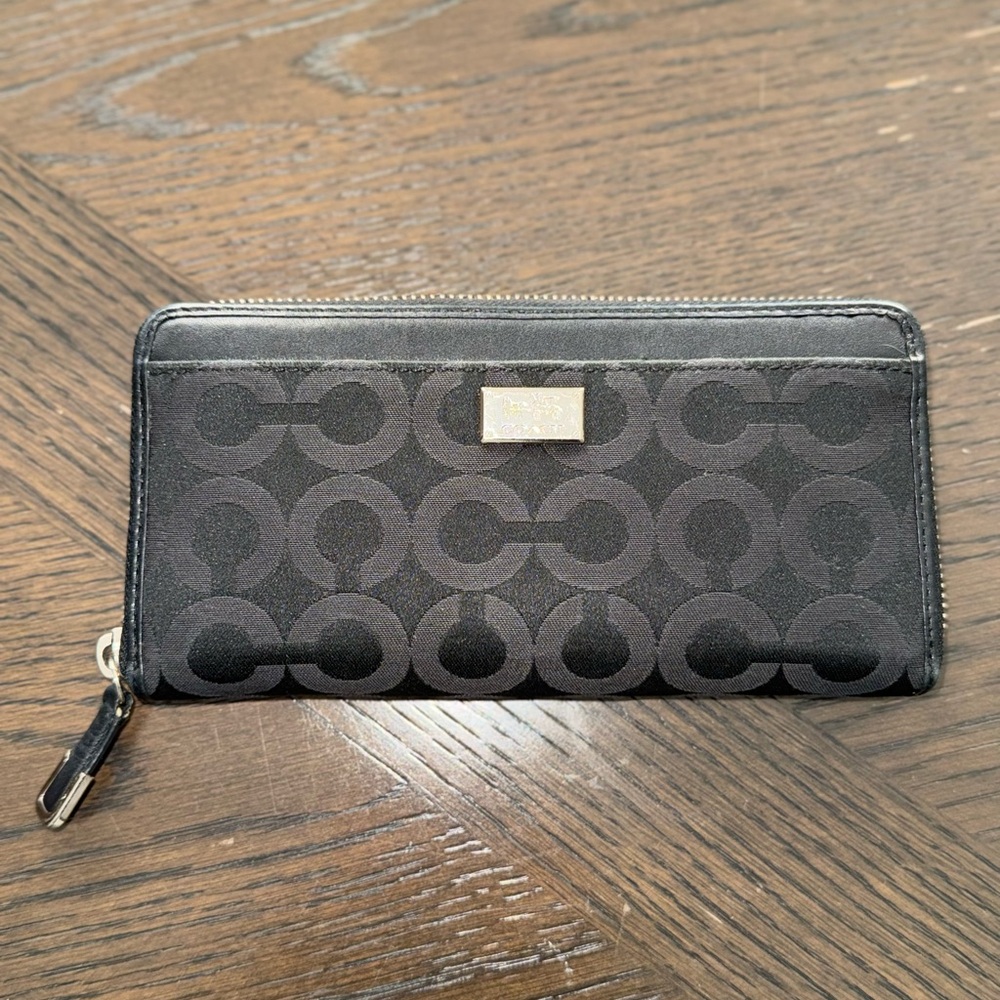 COACH Madison OP Art Fabric Accordion Zip Wallet Silver Black F49983